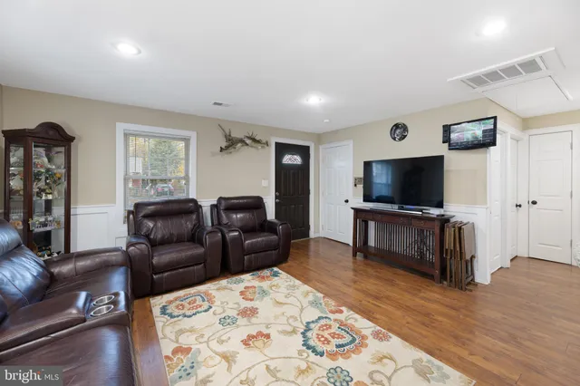 $275,000 | 5604 Fleetwing Drive, Levittown, PA 19057