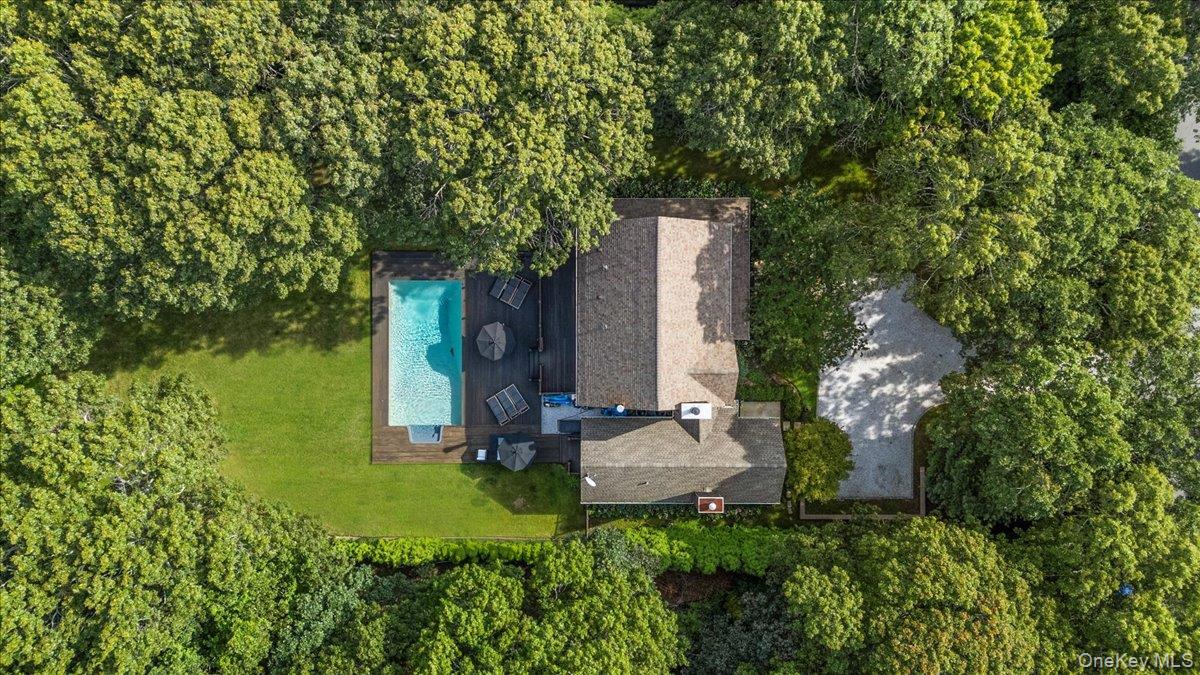 22 West Gate Road Wainscott, NY 11975 - Photo 41 of 42 a garden view with a seating space