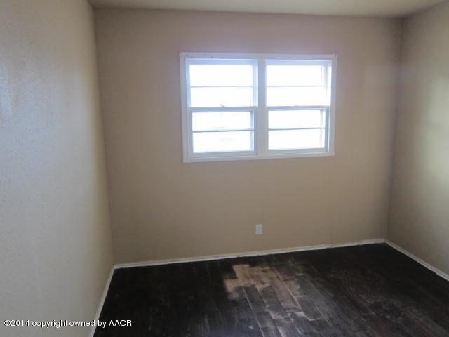 5107 Crockett Street Amarillo, TX 79110 - Photo 6 of 12 an empty room with a window