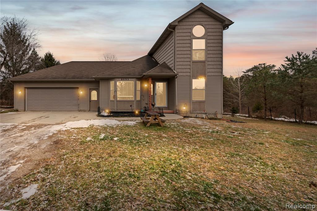 8095 Torrey Road Grand Blanc, MI 48439 - Photo 1 of 25 Gallery Image 1