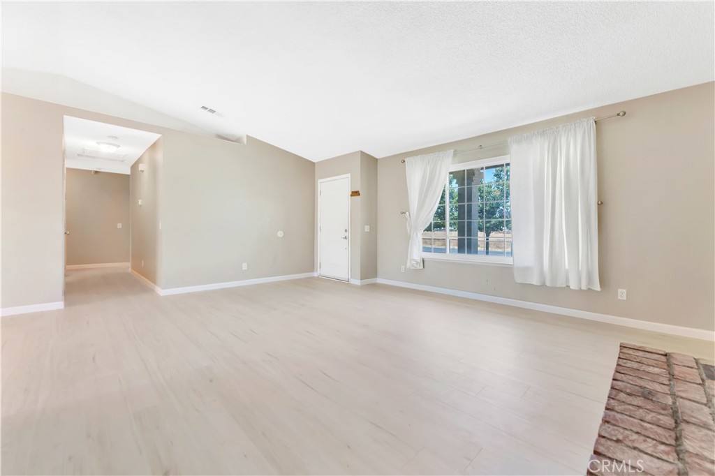 9742 East Ave R 8 Littlerock, CA 93543 - Photo 10 of 41