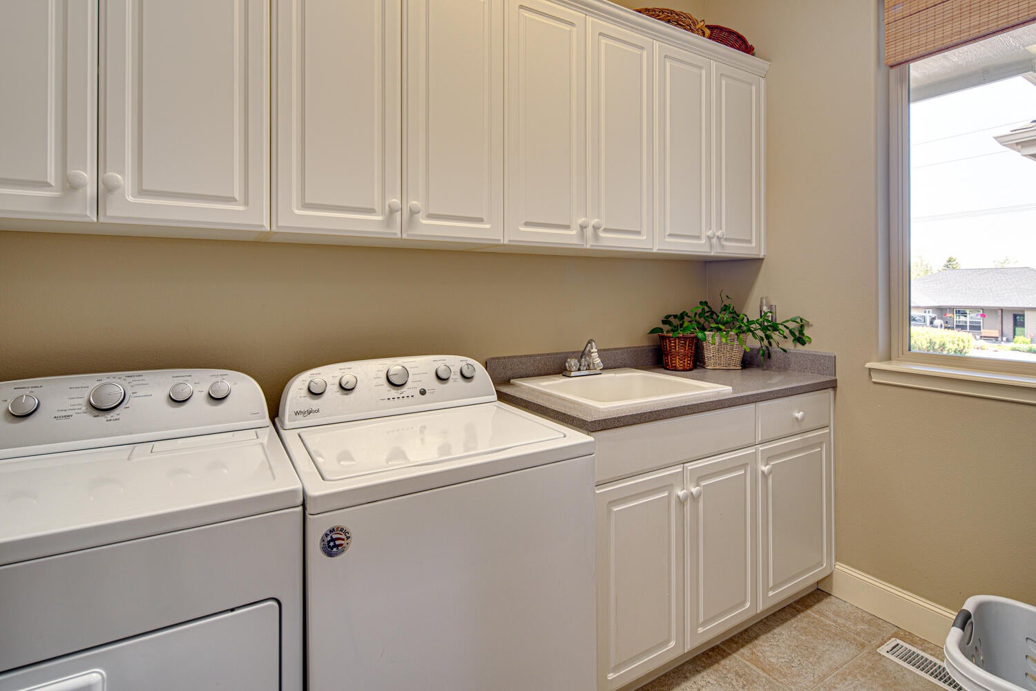1867 Turnstone Road Redmond, OR 97756 - Photo 34 of 60 1867-324