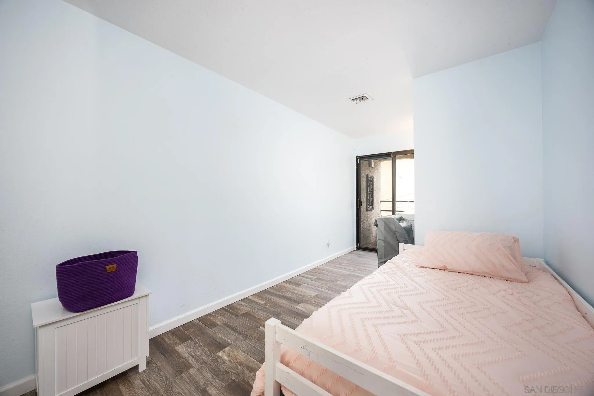 3568 Front Street, Unit D San Diego, CA 92103 - Photo 15 of 24 a bedroom with a bed and window