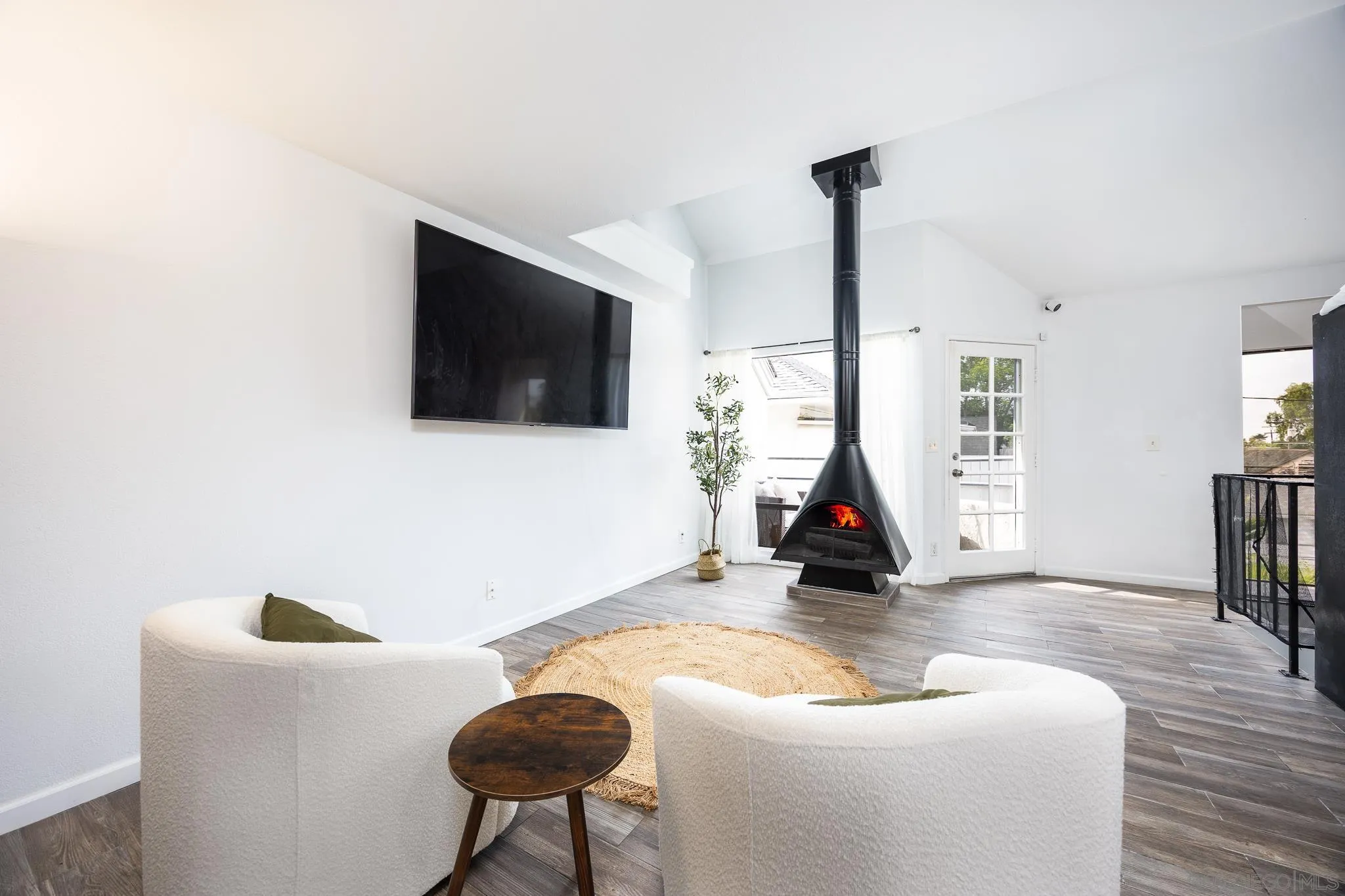 3568 Front Street, Unit D San Diego, CA 92103 - Photo 4 of 24 a living room with furniture and a flat screen tv