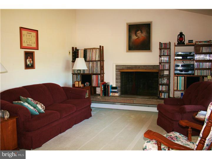 1964 Clearview Road Souderton, PA 18964 - Photo 5 of 25 Living Room