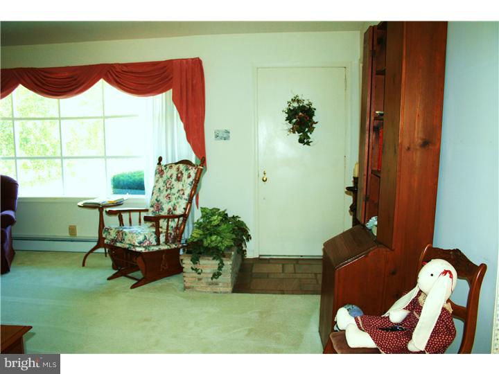 1964 Clearview Road Souderton, PA 18964 - Photo 6 of 25 Living Room