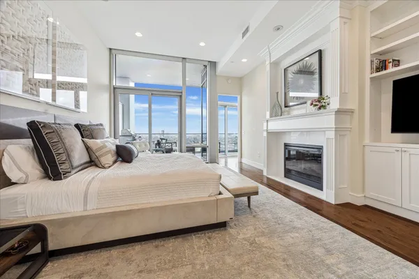 $1,040,000 | 2727 Kirby Drive, Unit 16C, Houston, TX 77098