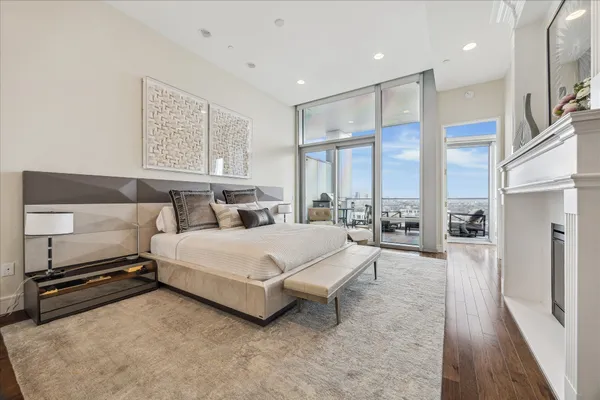 $1,040,000 | 2727 Kirby Drive, Unit 16C, Houston, TX 77098