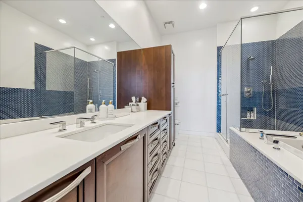 $1,040,000 | 2727 Kirby Drive, Unit 16C, Houston, TX 77098
