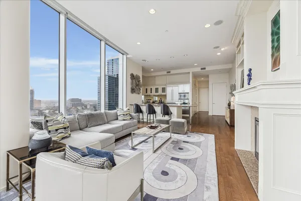 $1,040,000 | 2727 Kirby Drive, Unit 16C, Houston, TX 77098