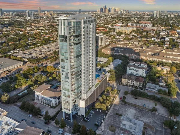 $1,040,000 | 2727 Kirby Drive, Unit 16C, Houston, TX 77098