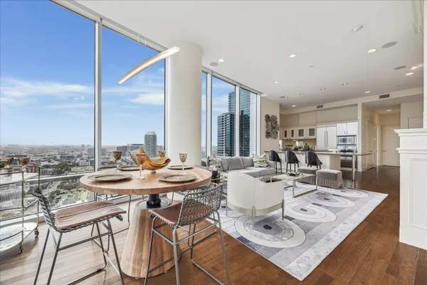 $1,040,000 | 2727 Kirby Drive, Unit 16C, Houston, TX 77098