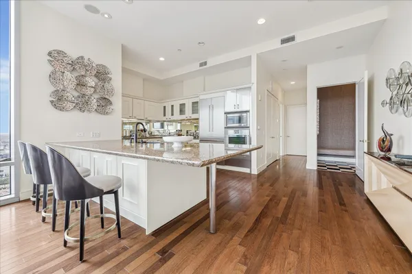 $1,040,000 | 2727 Kirby Drive, Unit 16C, Houston, TX 77098