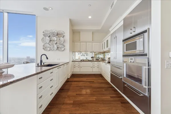 $1,040,000 | 2727 Kirby Drive, Unit 16C, Houston, TX 77098