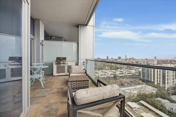 $1,040,000 | 2727 Kirby Drive, Unit 16C, Houston, TX 77098