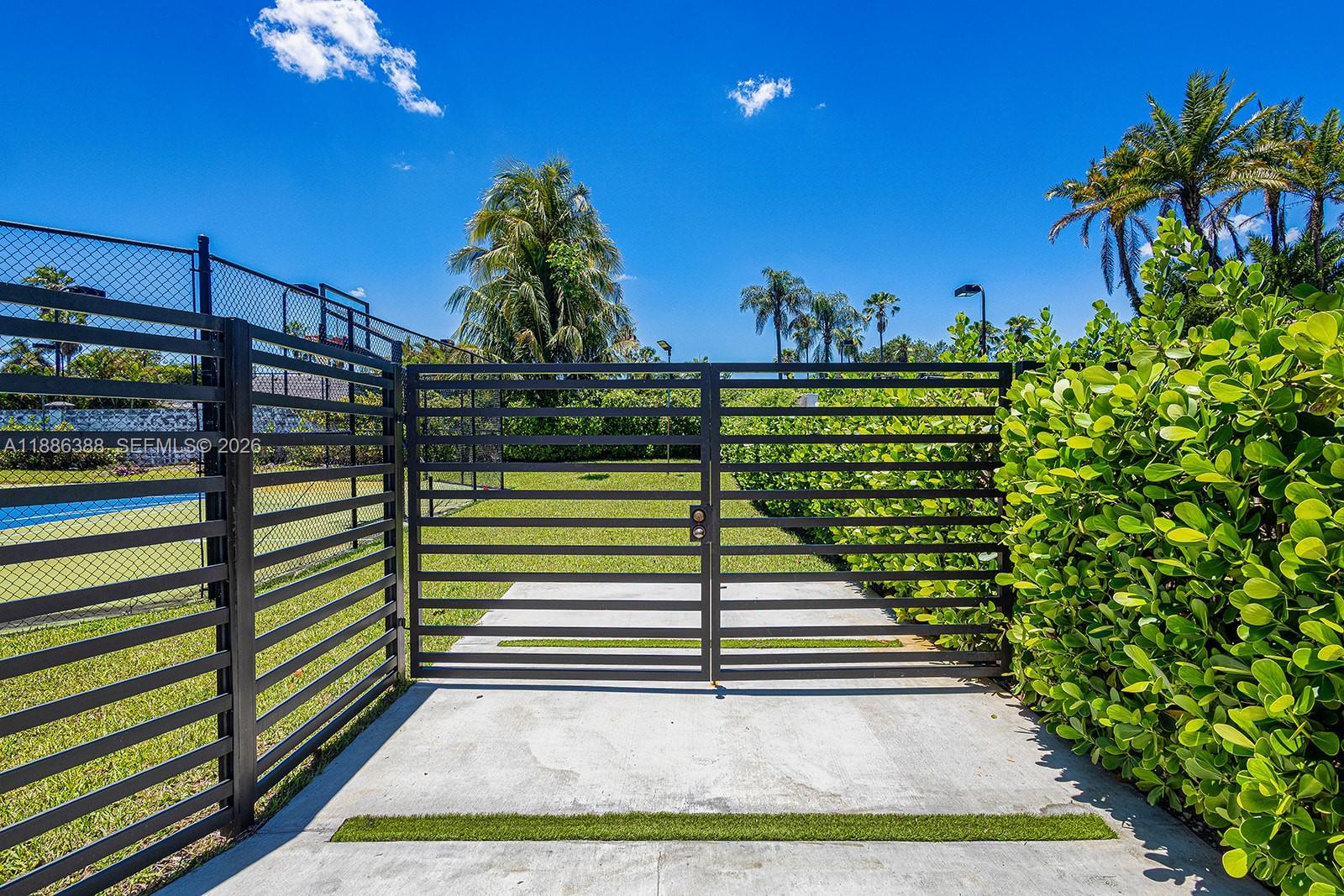 10506 Southwest 89th Place Miami, FL 33176 - Photo 9 of 51