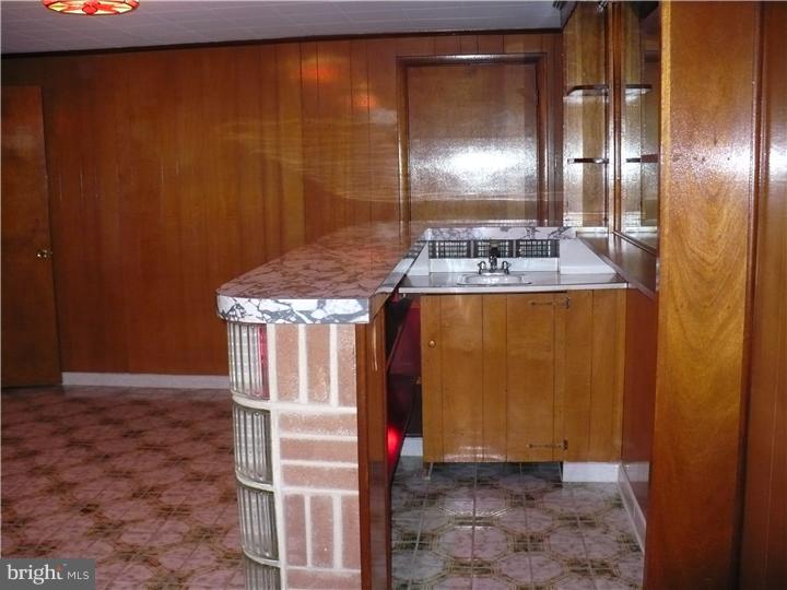 3207 Rhawn Street Philadelphia, PA 19136 - Photo 17 of 18 Wet Bar
