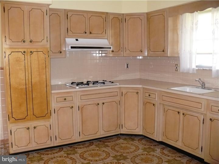 3207 Rhawn Street Philadelphia, PA 19136 - Photo 4 of 18 Kitchen