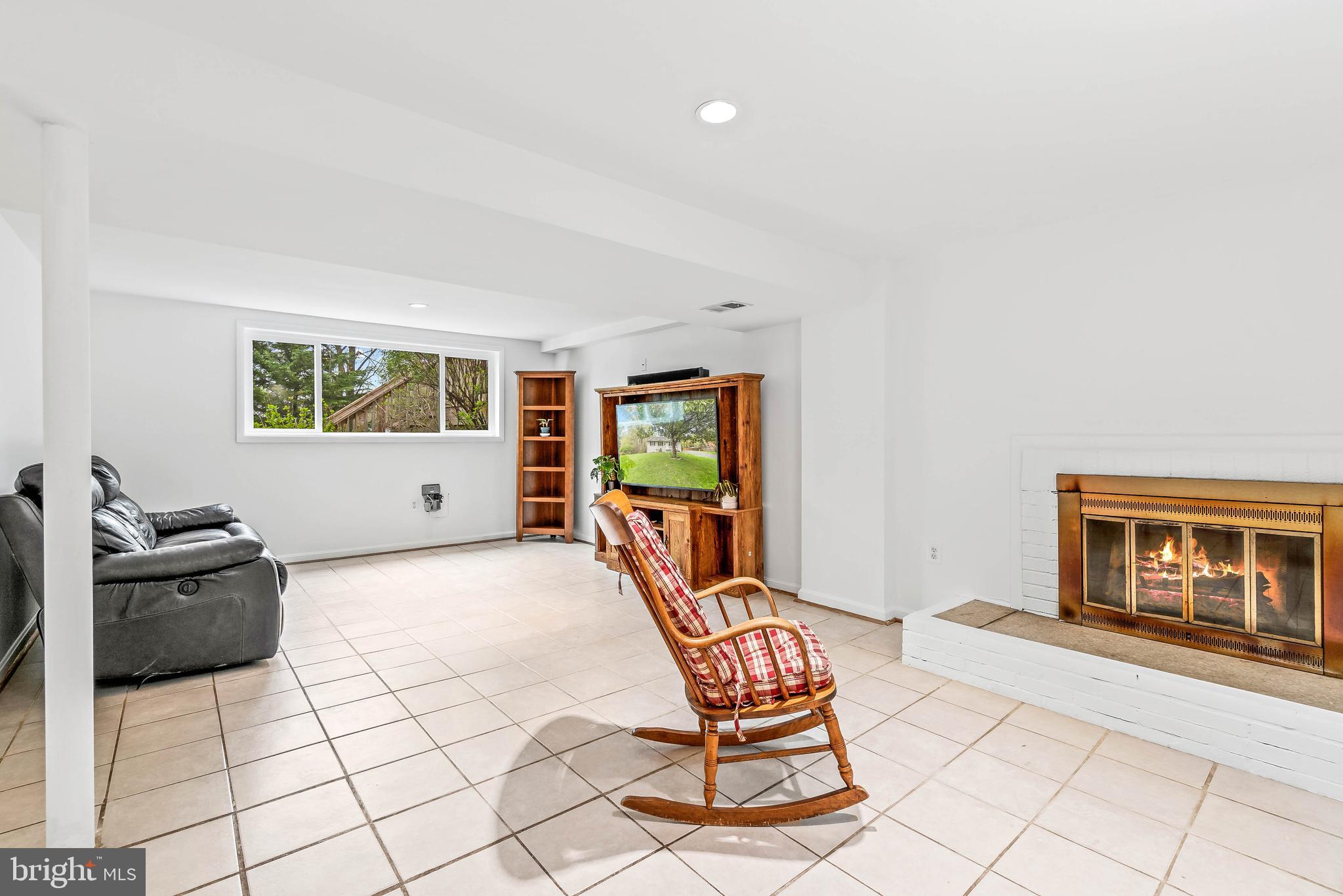 5225 Heming Avenue Springfield, VA 22151 - Photo 17 of 36 Family Room