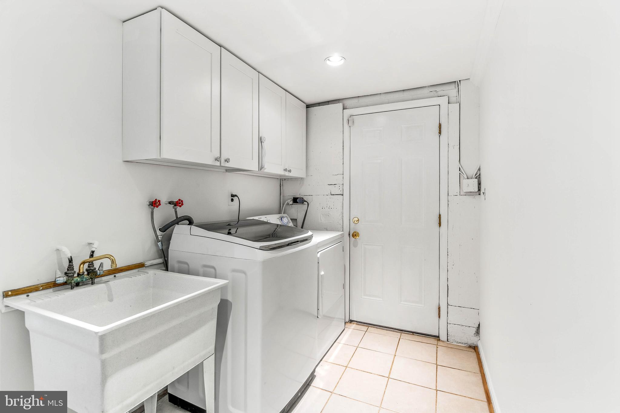 5225 Heming Avenue Springfield, VA 22151 - Photo 19 of 36 Laundry Room