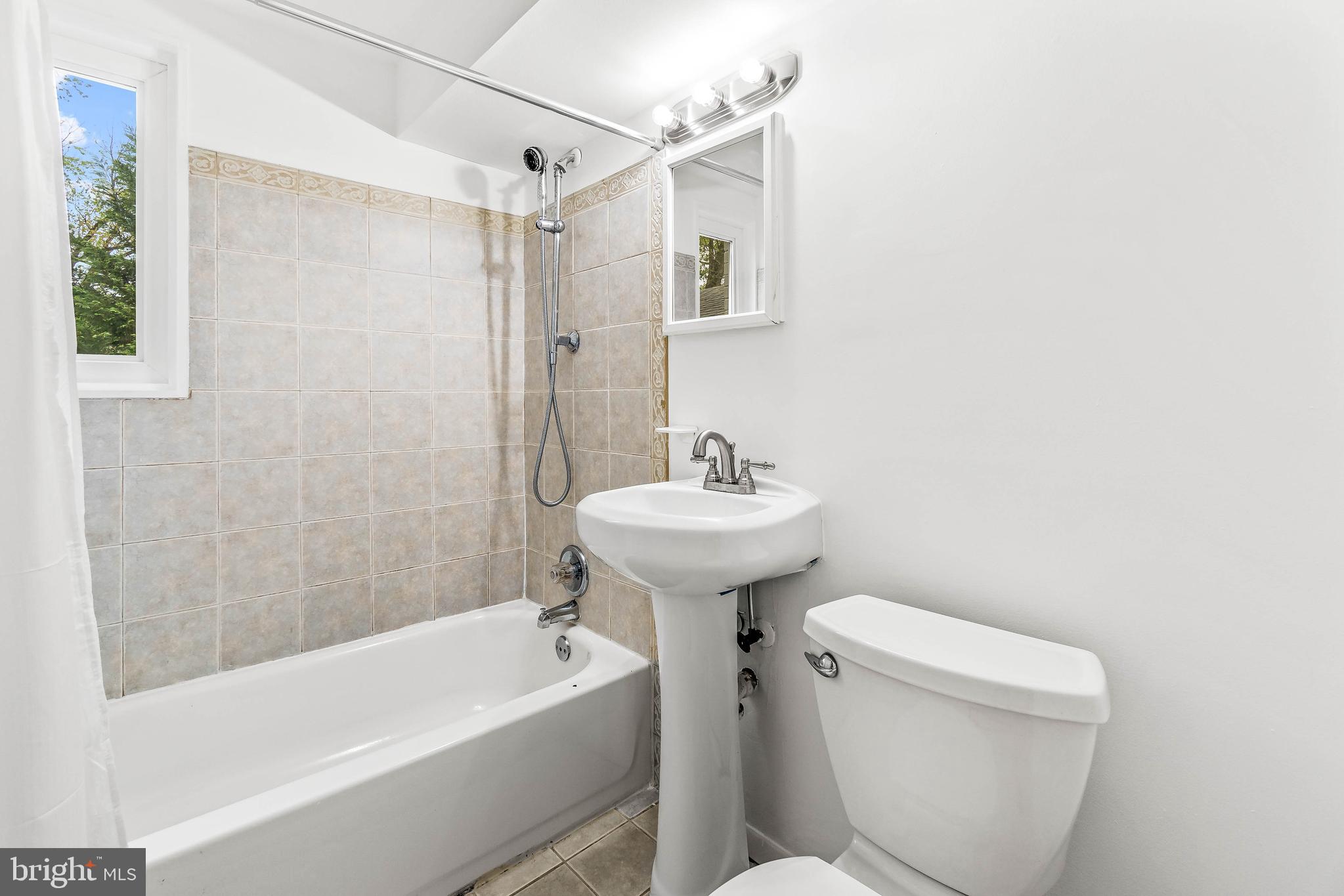 5225 Heming Avenue Springfield, VA 22151 - Photo 22 of 36 Bathroom