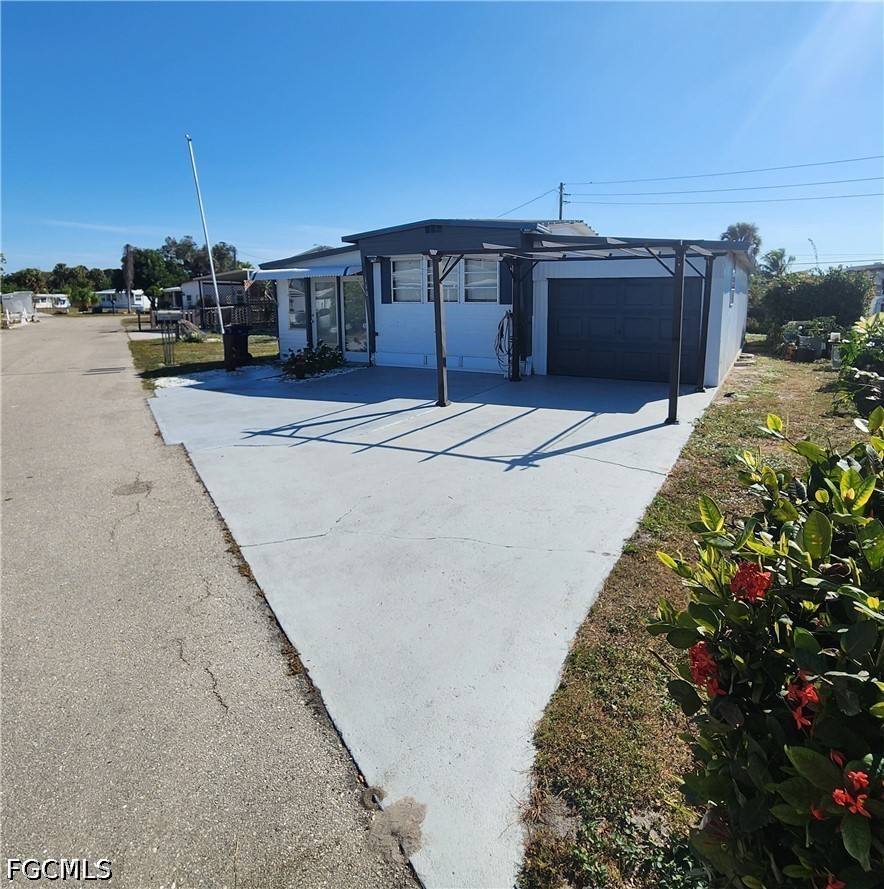 110 Gaslight Avenue North Fort Myers, FL 33917 - Photo 3 of 22 a view of a terrace