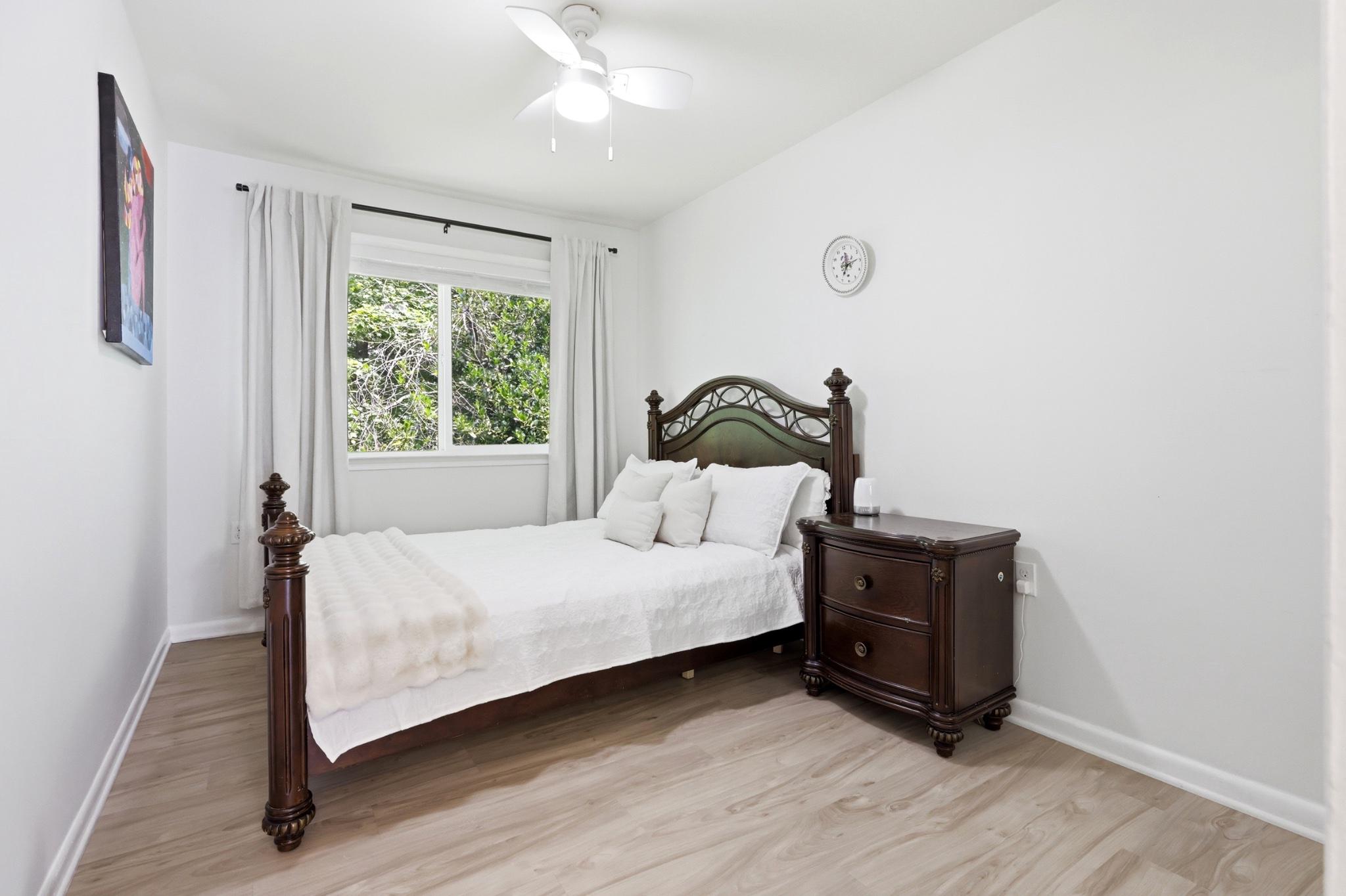 2260 Covent Gardens Court Reston, VA 20191 - Photo 23 of 42 Upper-level 2nd bedroom