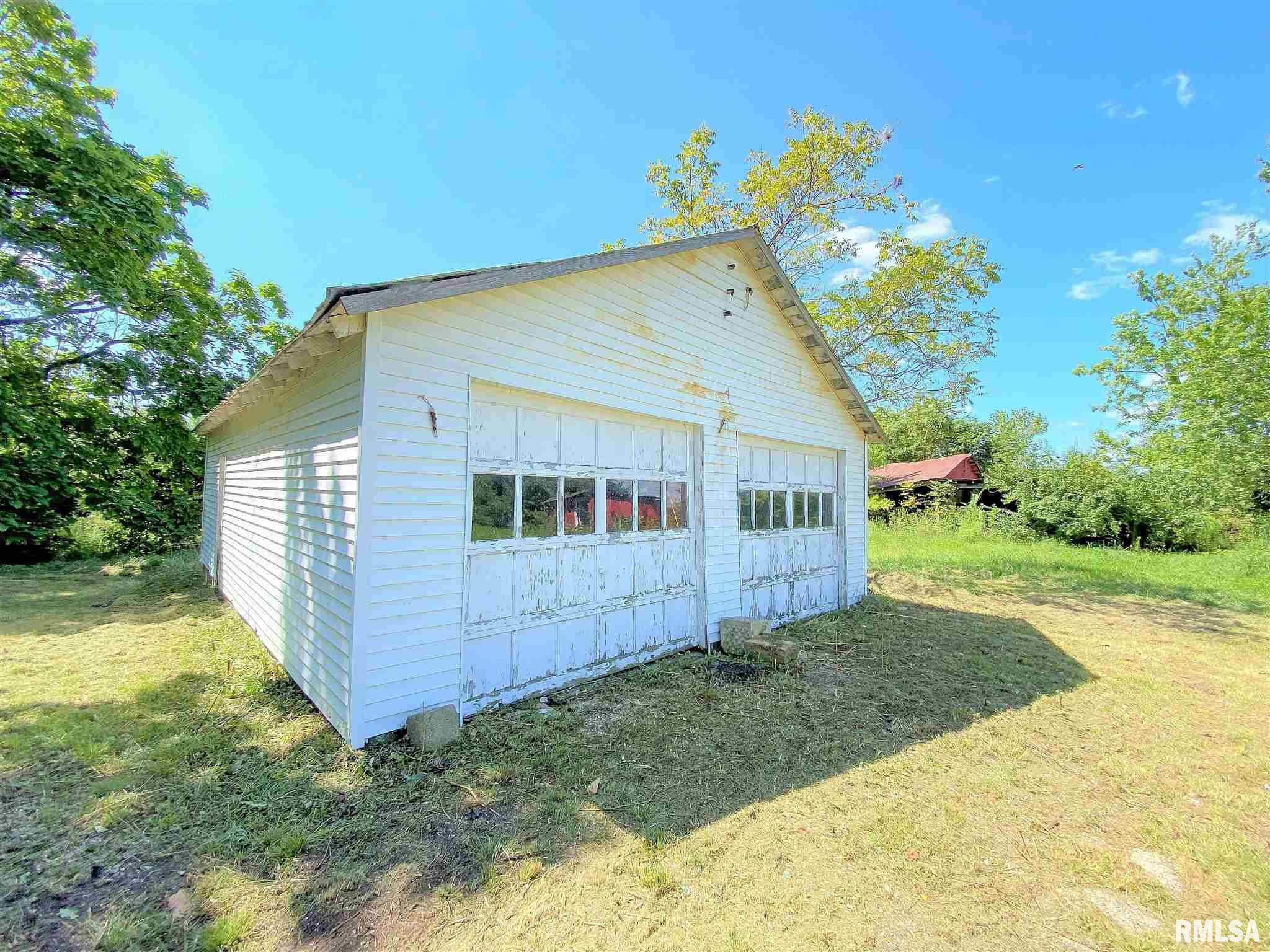 8605 Bob White Road Louisville, IL 62858 - Photo 7 of 50 Gallery Image 7