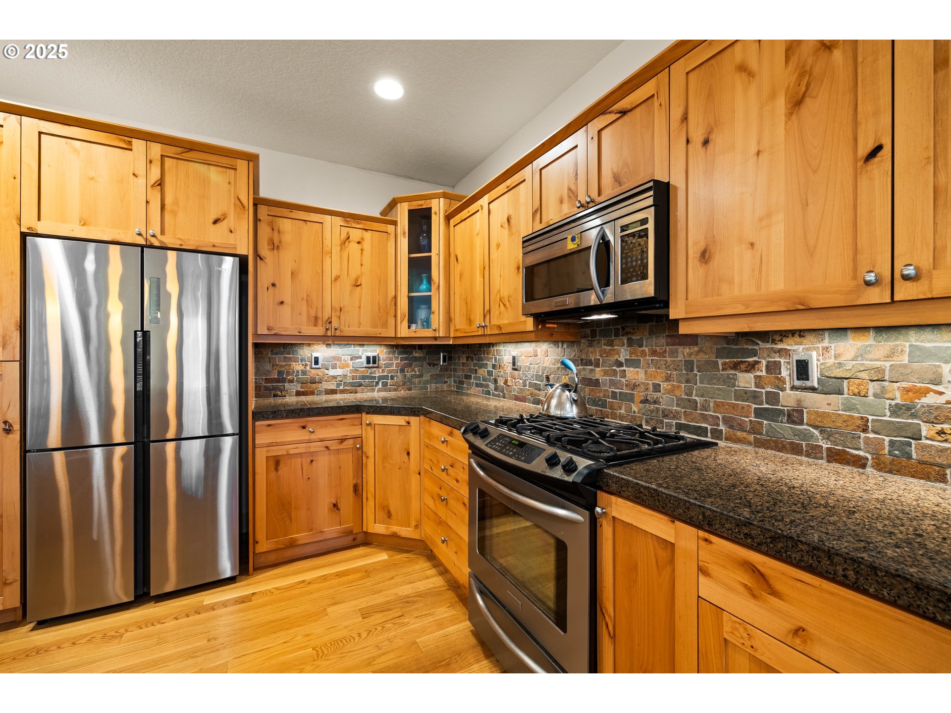 242 Southeast 29th Street Gresham, OR 97080 - Photo 11 of 47 Kitchen
