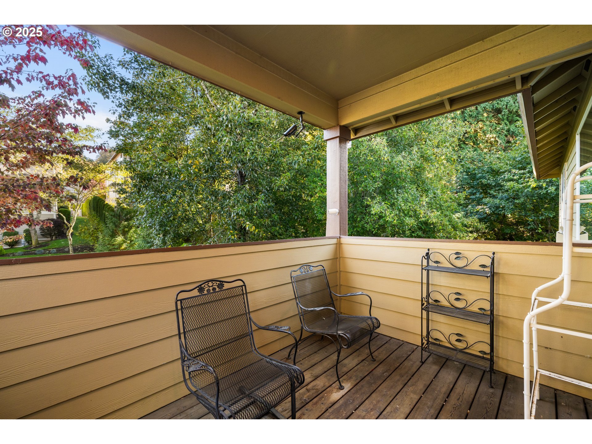 242 Southeast 29th Street Gresham, OR 97080 - Photo 19 of 47 Deck