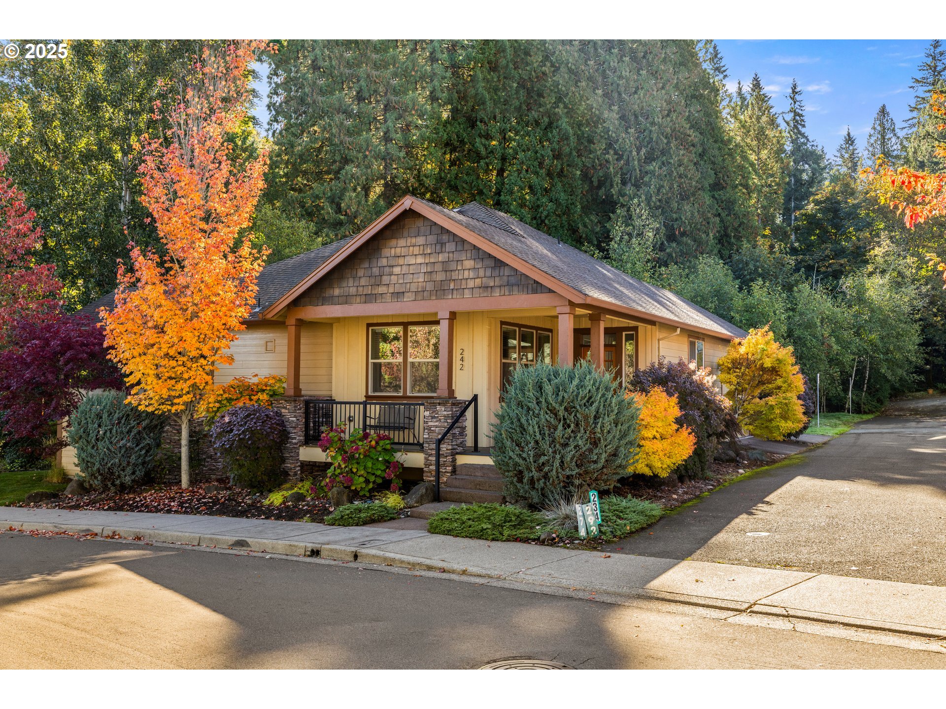 242 Southeast 29th Street Gresham, OR 97080 - Photo 2 of 47