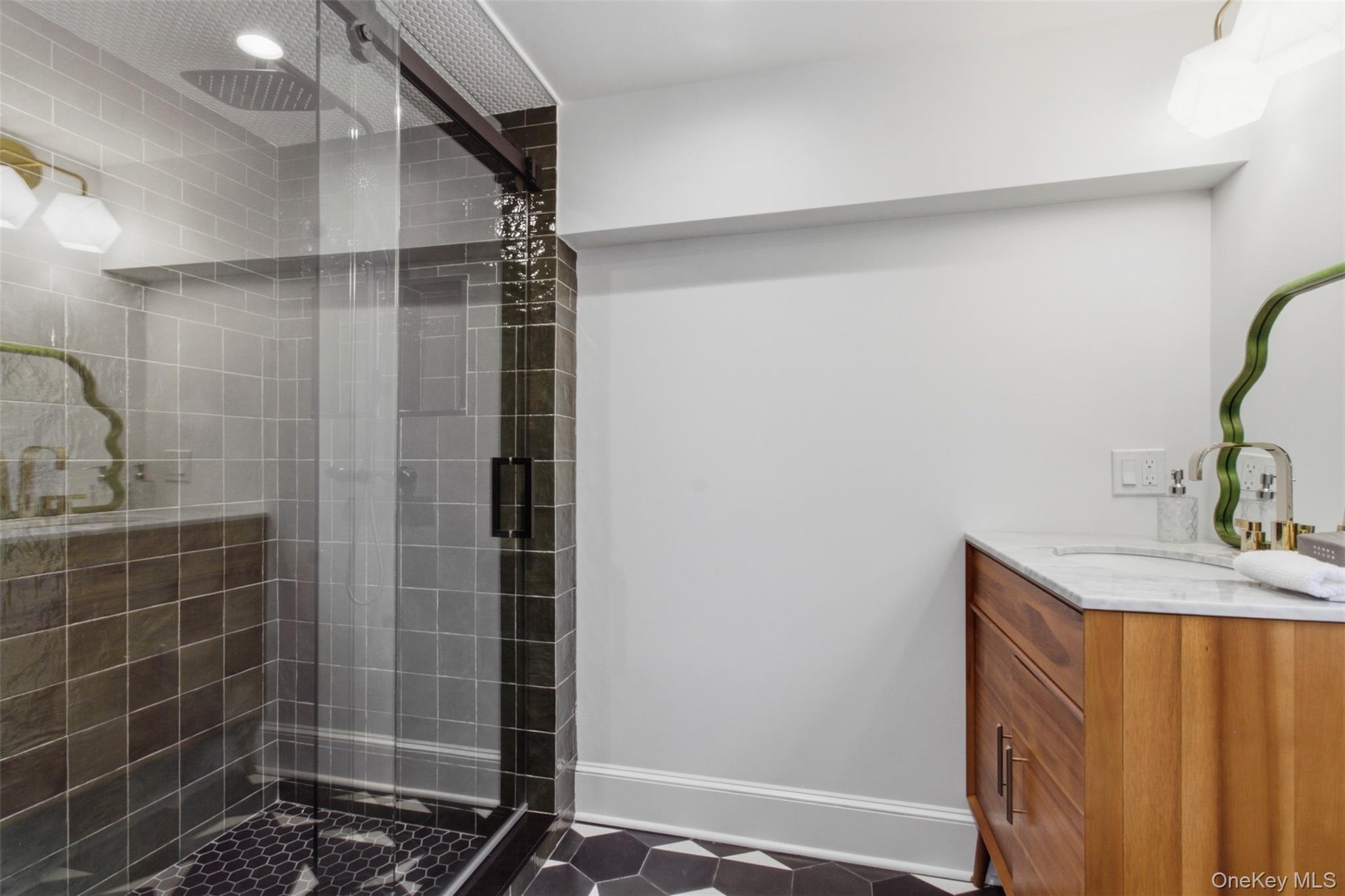 9 Rye Road Rye, NY 10580 - Photo 21 of 50 En-suite bath to First floor bedroom.