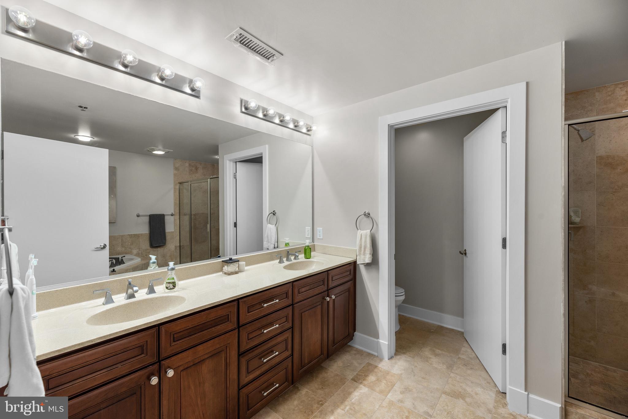 2772 Lighthouse Point East, Unit 313 Baltimore, MD 21224 - Photo 19 of 35 Primary Bath