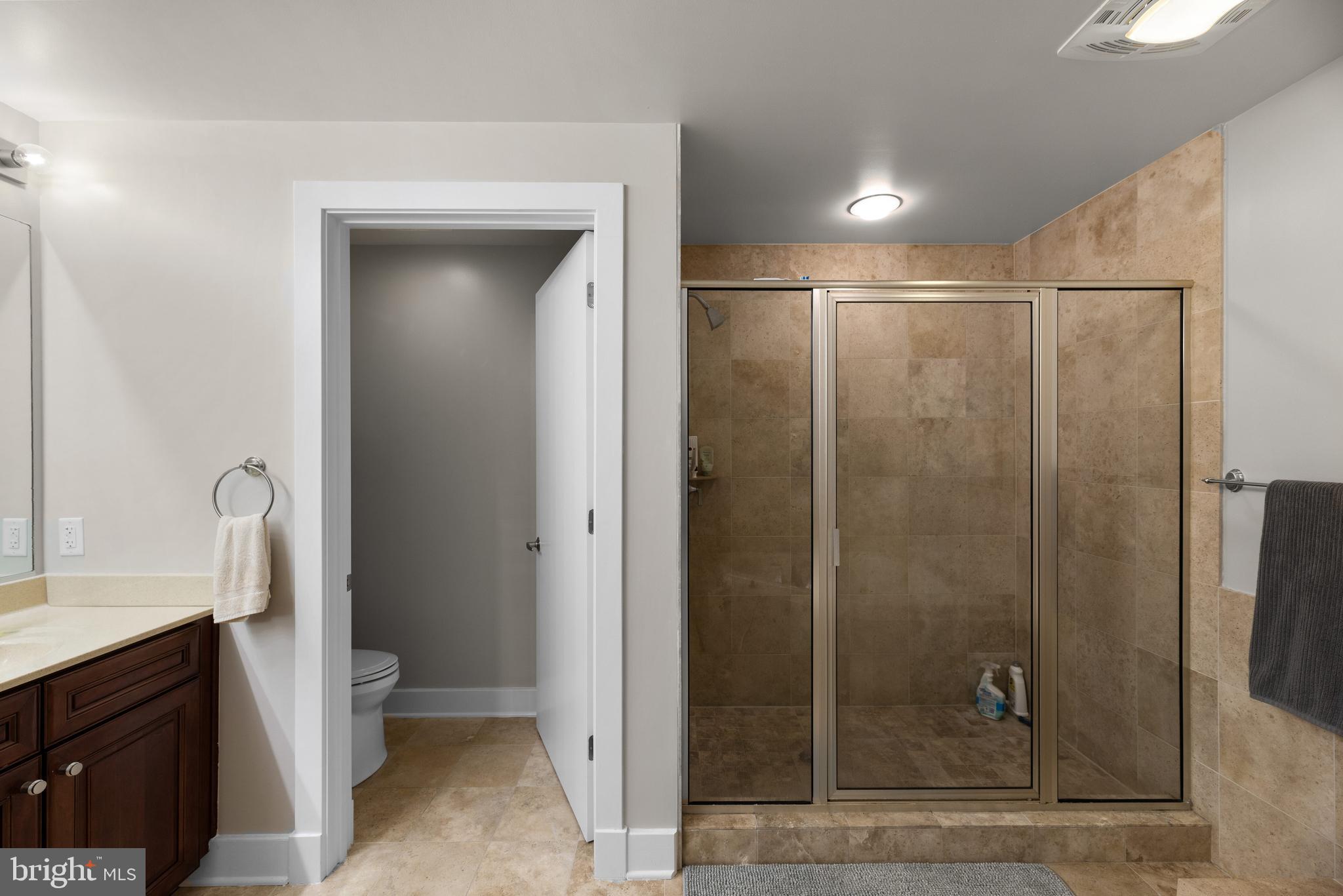 2772 Lighthouse Point East, Unit 313 Baltimore, MD 21224 - Photo 20 of 35 Primary Bath