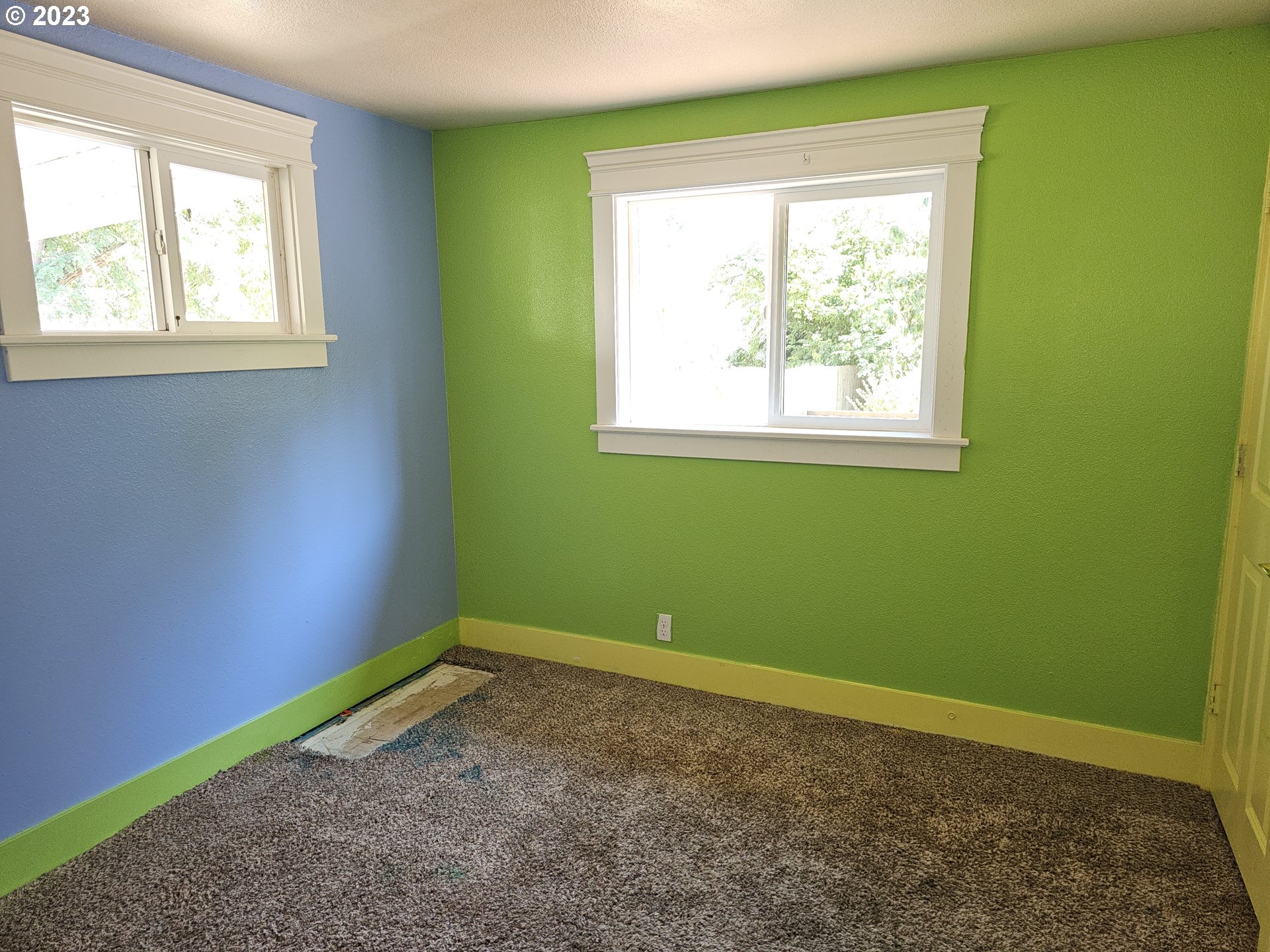 2644 Edison Street Eugene, OR 97402 - Photo 13 of 29 an empty room with a window