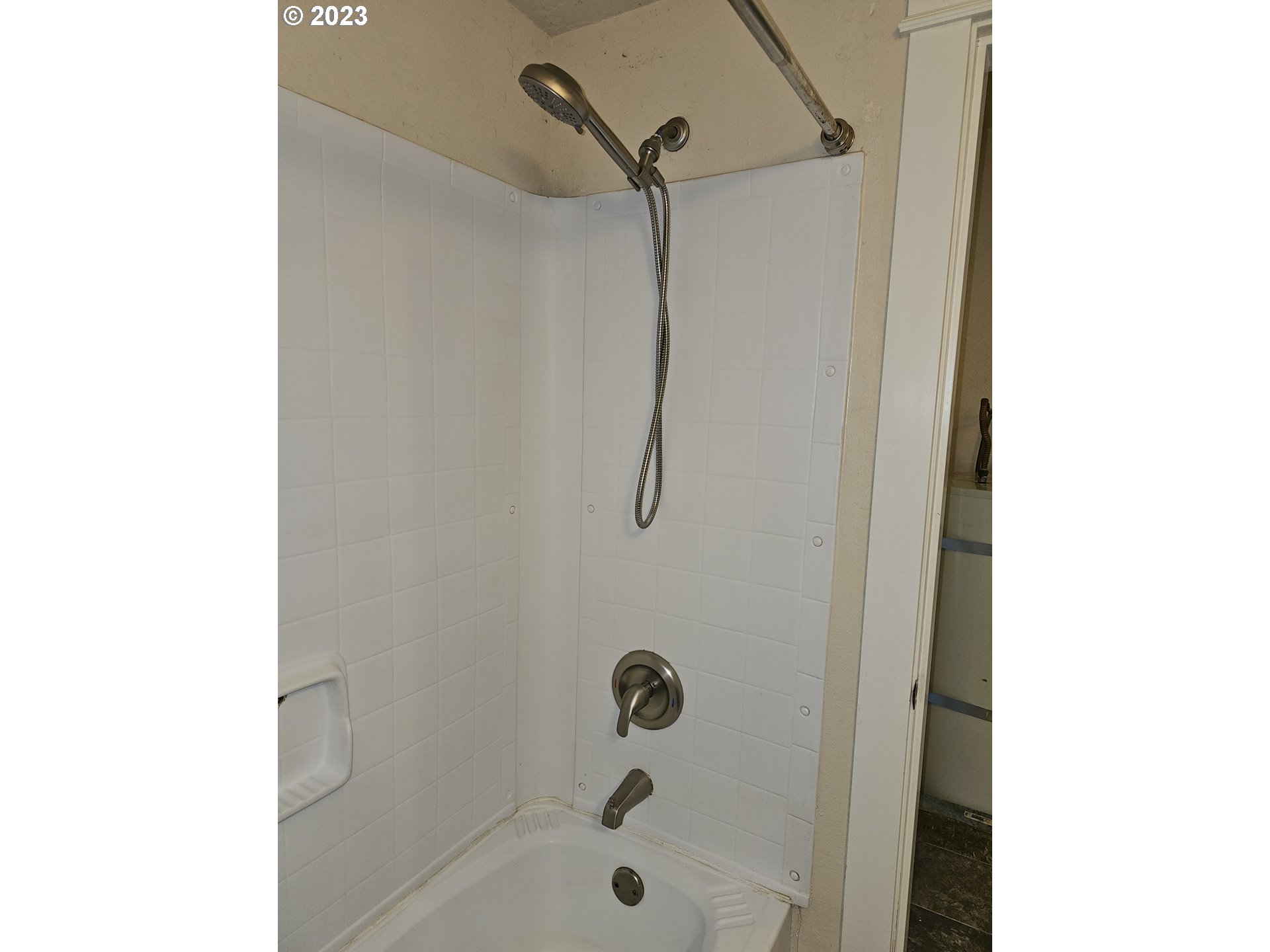 2644 Edison Street Eugene, OR 97402 - Photo 18 of 29 a bathroom with a shower