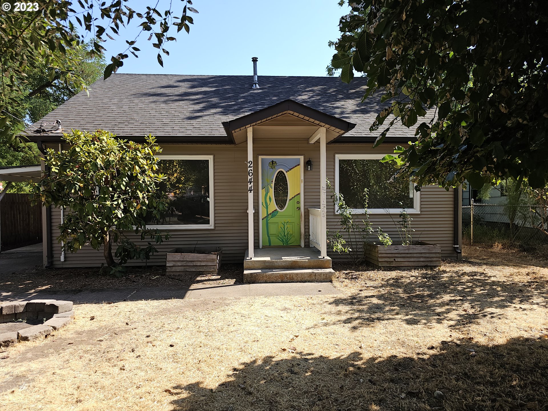2644 Edison Street Eugene, OR 97402 - Photo 2 of 29 a front view of a house