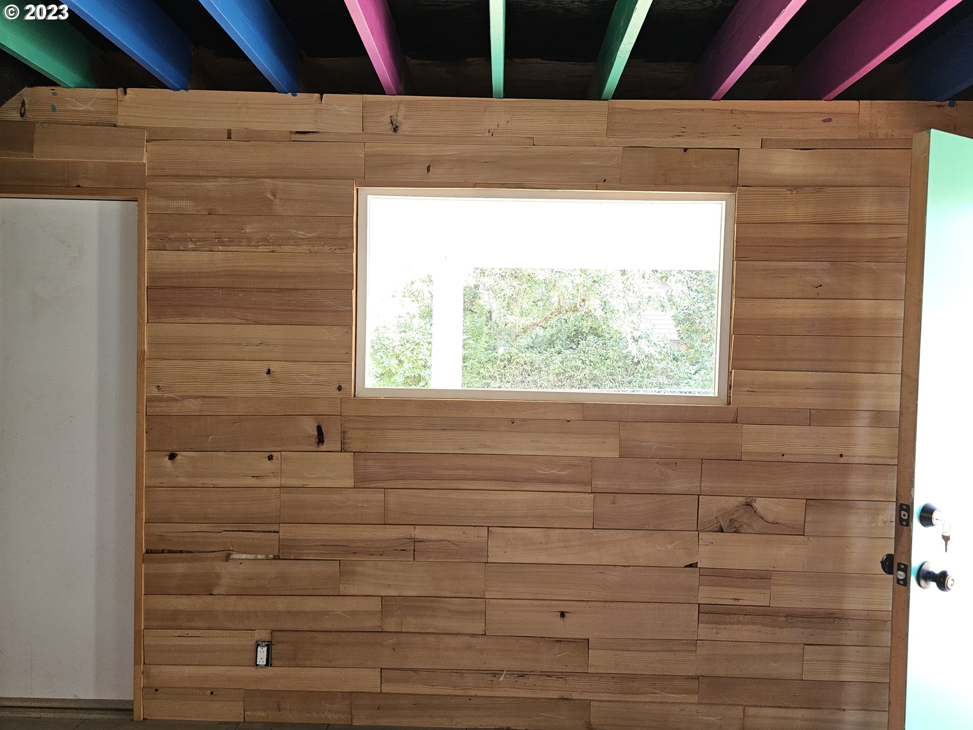 2644 Edison Street Eugene, OR 97402 - Photo 27 of 29 a bathroom with a bathtub