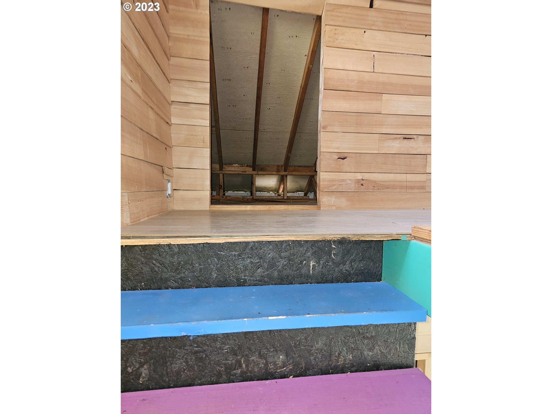 2644 Edison Street Eugene, OR 97402 - Photo 29 of 29 a view of staircase
