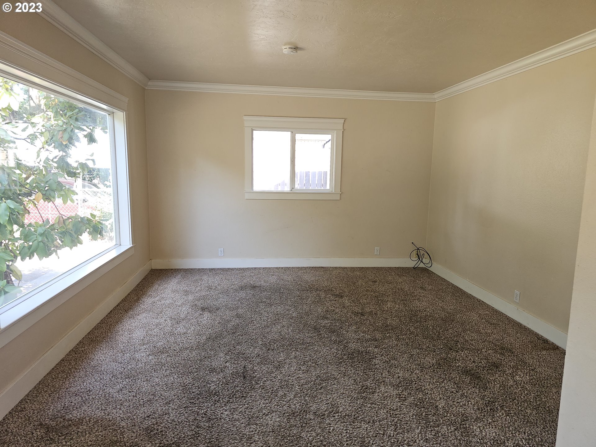 2644 Edison Street Eugene, OR 97402 - Photo 5 of 29 an empty room with a window