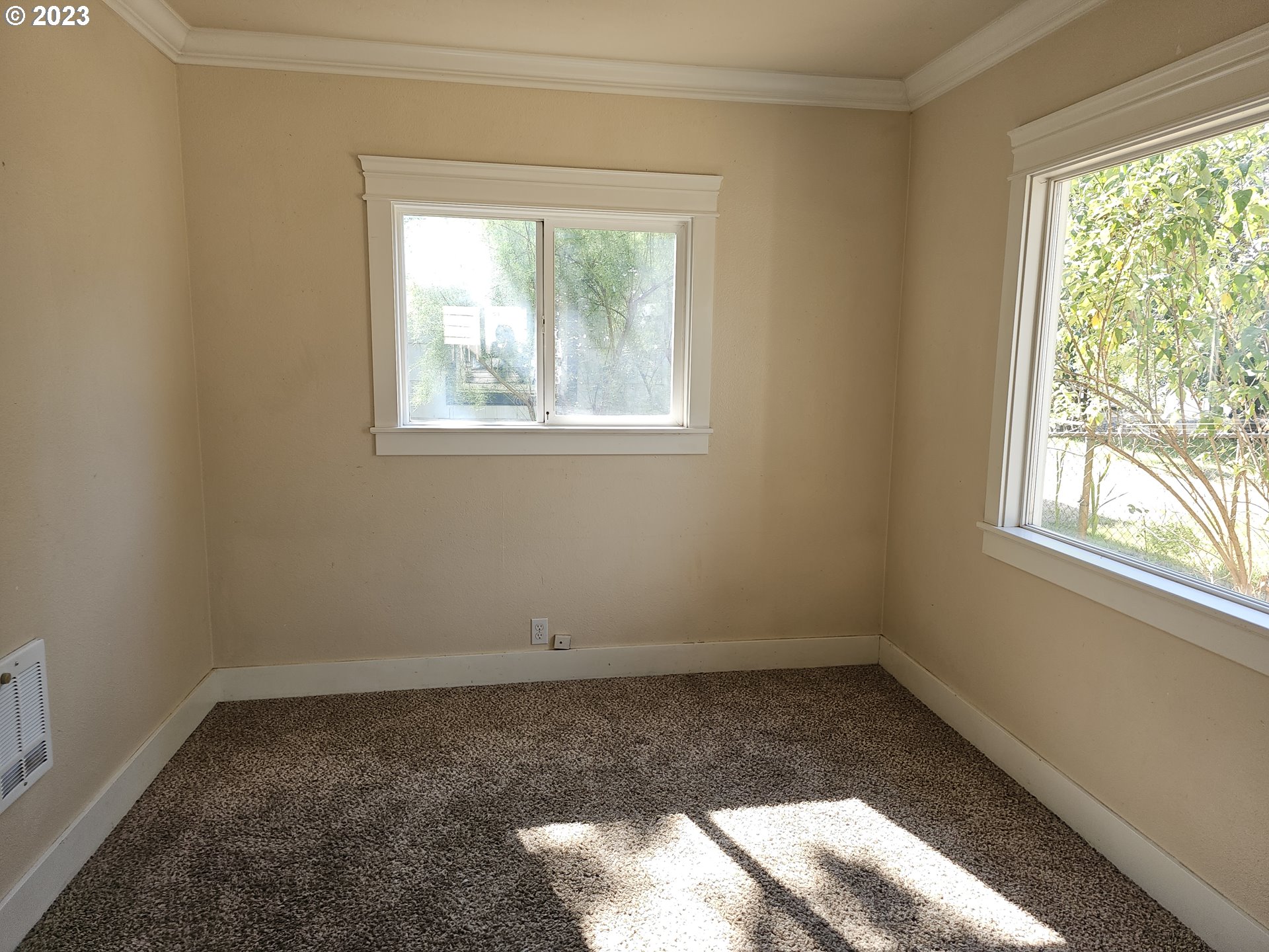 2644 Edison Street Eugene, OR 97402 - Photo 8 of 29 an empty room with a window