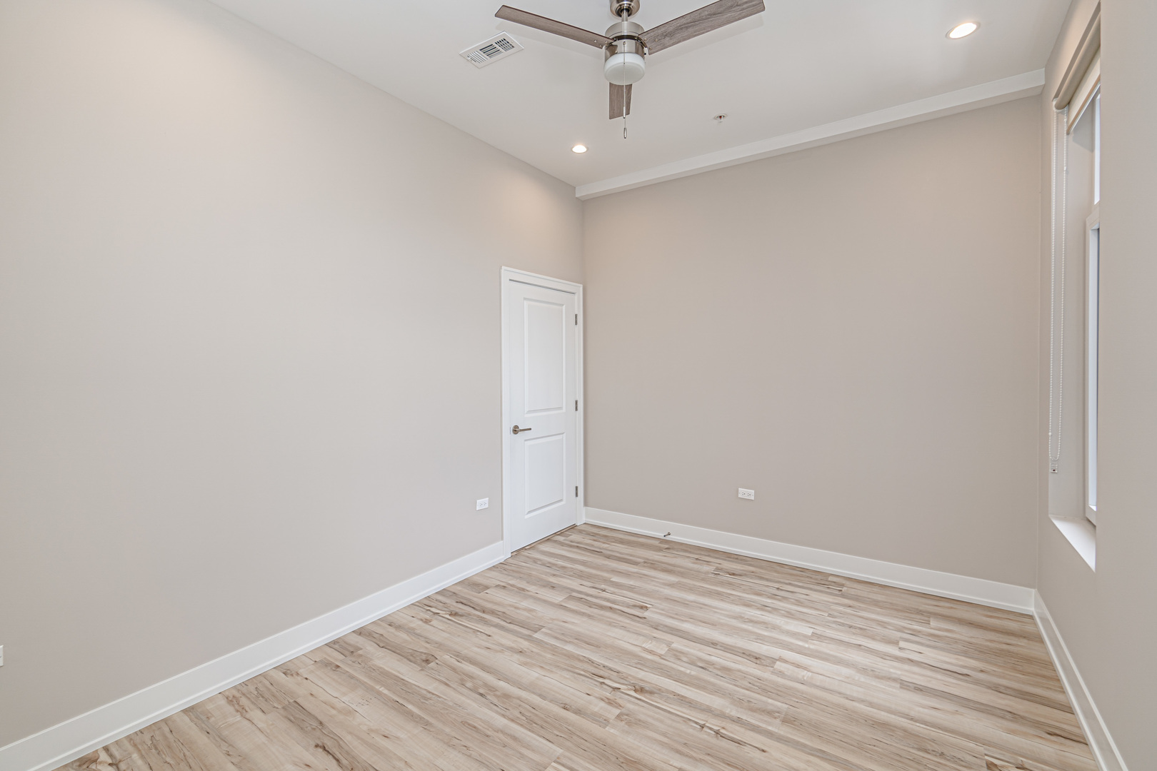 4149 South Cottage Grove Avenue, Unit 305 Chicago, IL 60653 - Photo 12 of 27 wooden floor in an empty room