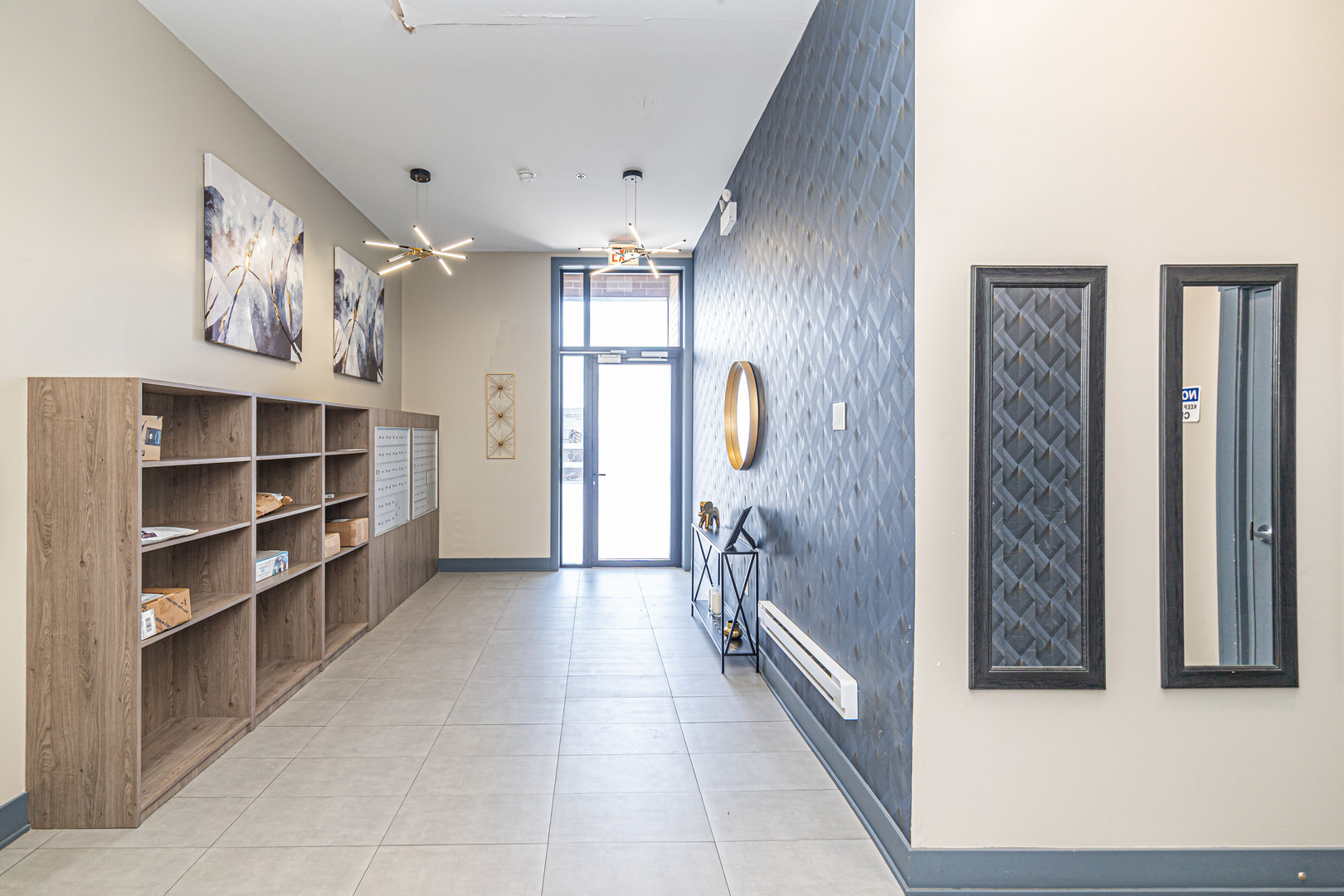 4149 South Cottage Grove Avenue, Unit 305 Chicago, IL 60653 - Photo 4 of 27 a view of a hallway to closet and a window