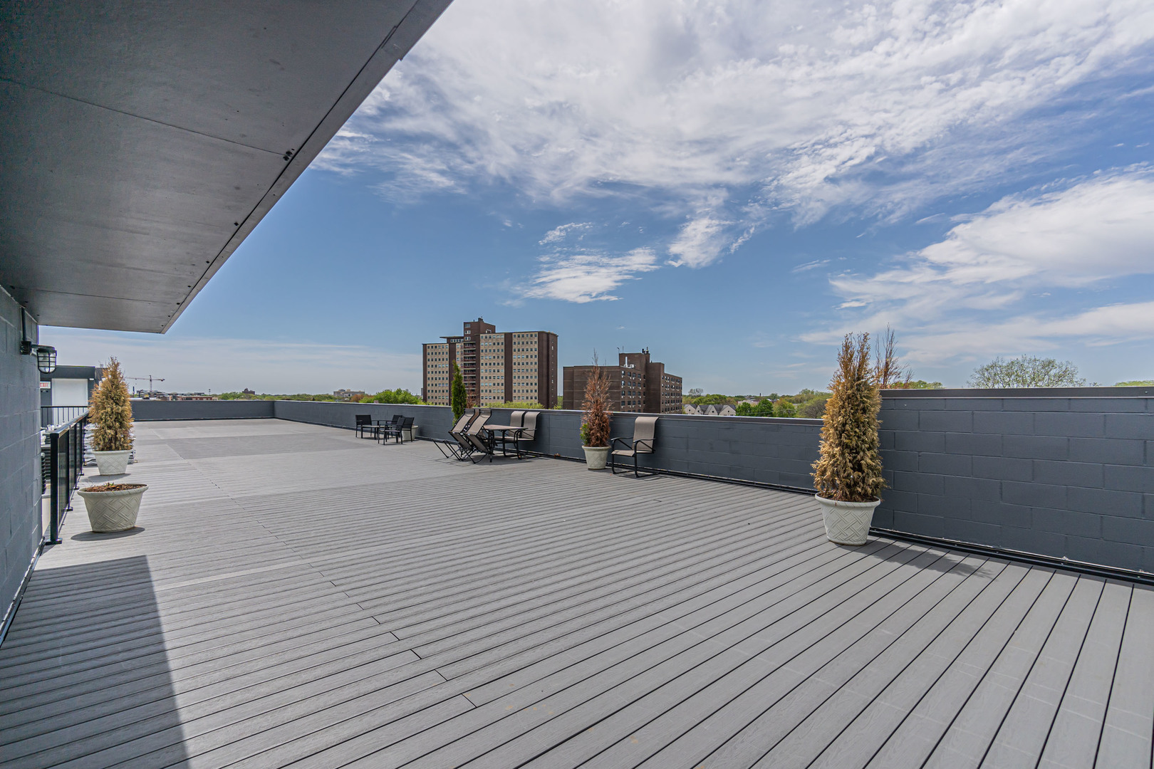 4149 South Cottage Grove Avenue, Unit 305 Chicago, IL 60653 - Photo 7 of 27 a view of a terrace with wooden floor