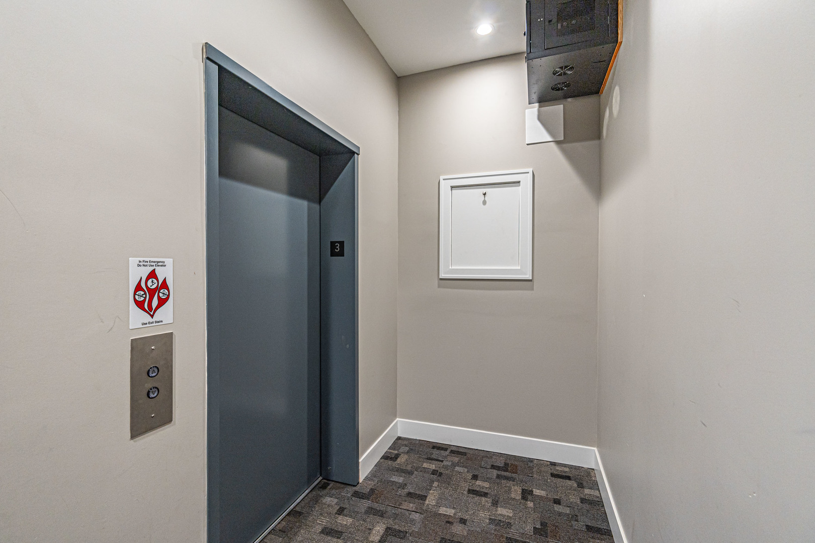 4149 South Cottage Grove Avenue, Unit 305 Chicago, IL 60653 - Photo 8 of 27 a bathroom with a cabinet and a window