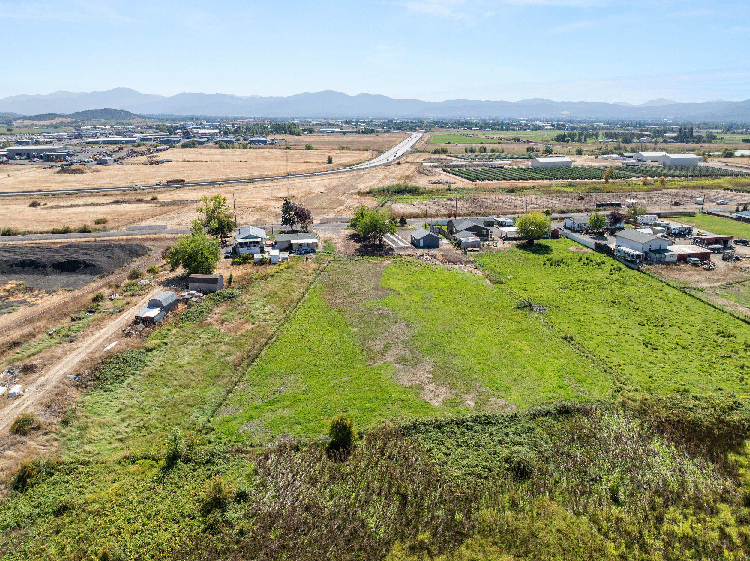 1729 East Gregory Road Central Point, OR 97502 - Photo 4 of 9