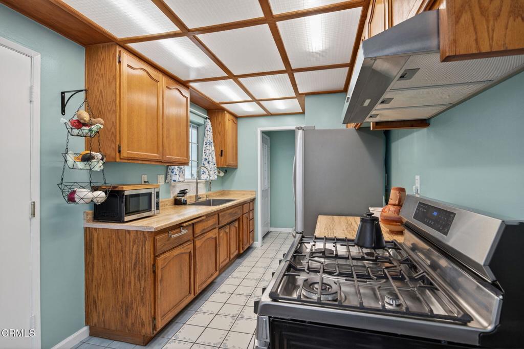 1501 Morris Street Oxnard, CA 93030 - Photo 14 of 34 a kitchen with stainless steel appliances granite countertop a stove and a sink