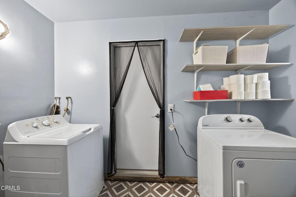 1501 Morris Street Oxnard, CA 93030 - Photo 23 of 34 a utility room with dryer and washer