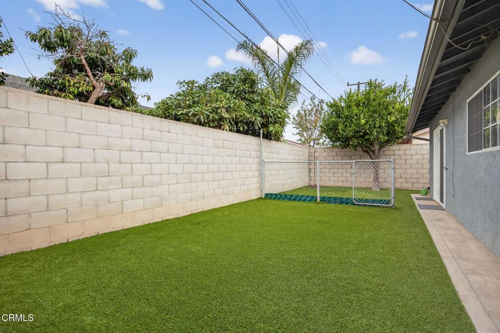 1501 Morris Street Oxnard, CA 93030 - Photo 25 of 34 a view of a backyard with a garden