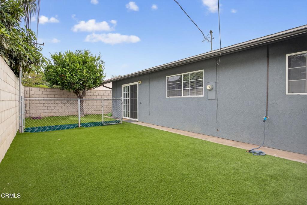 1501 Morris Street Oxnard, CA 93030 - Photo 26 of 34 a view of a backyard with a tree